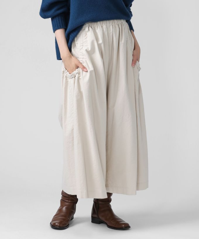 オトパンツ　ストレッチ素材のギャザーワイドパンツ