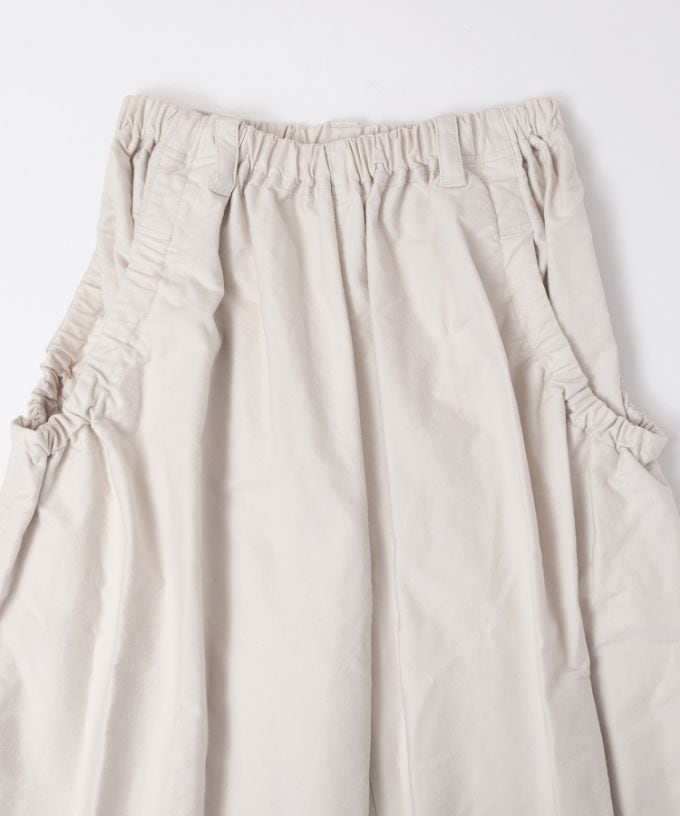 オトパンツ　ストレッチ素材のギャザーワイドパンツ