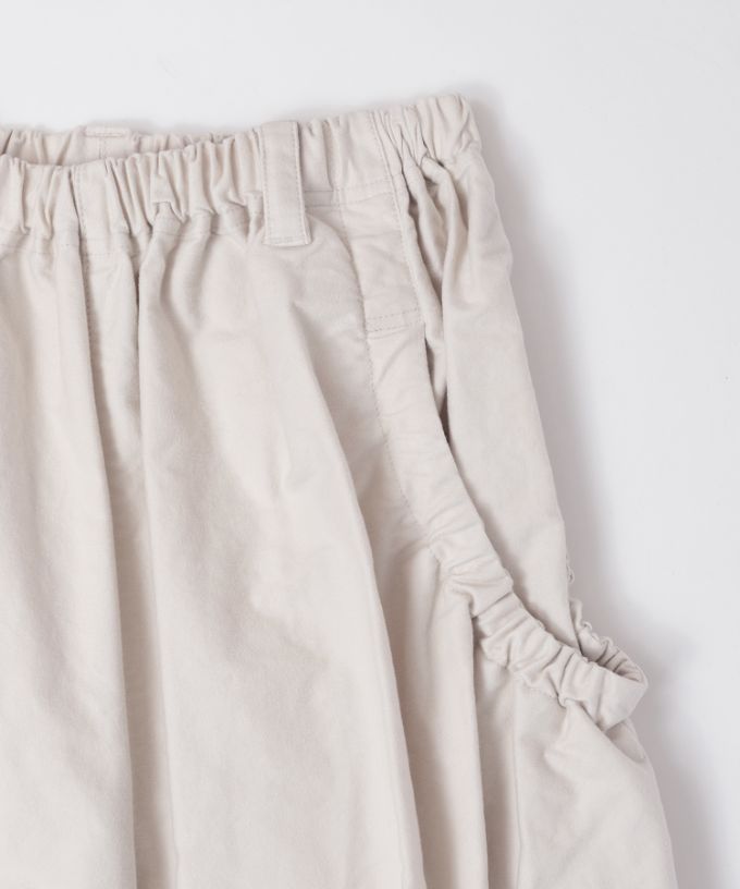 オトパンツ　ストレッチ素材のギャザーワイドパンツ