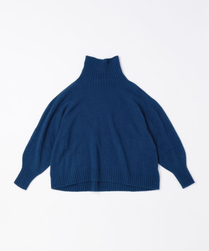 マセルトップ　大きなタートルネックのやわらかニット