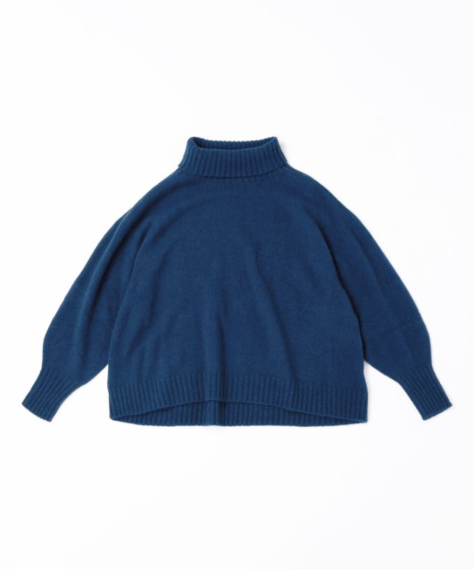 マセルトップ　大きなタートルネックのやわらかニット