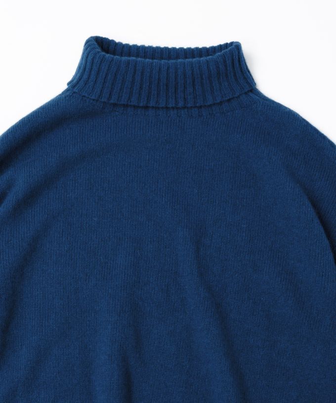 マセルトップ　大きなタートルネックのやわらかニット