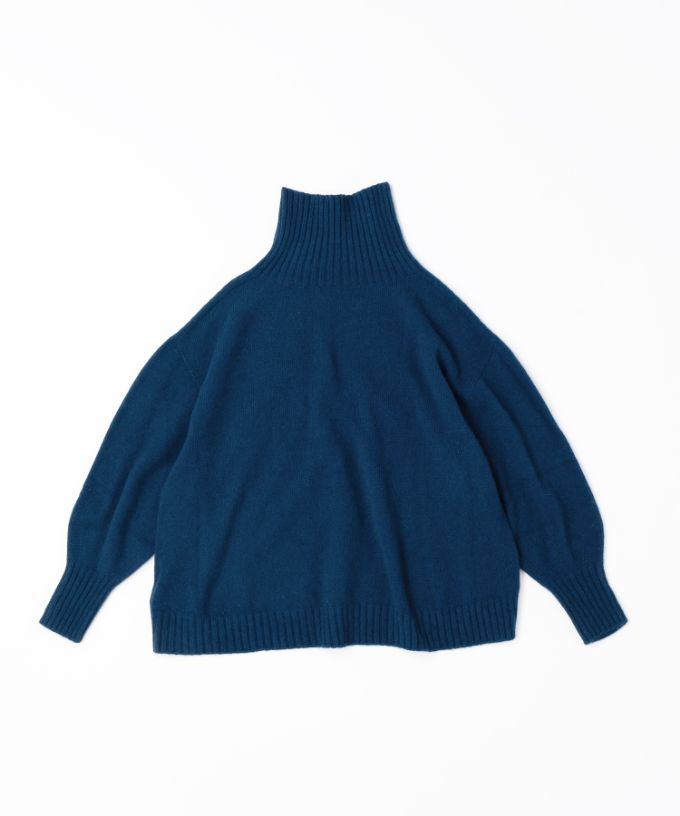 マセルトップ　大きなタートルネックのやわらかニット