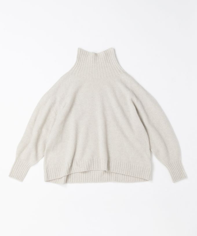 マセルトップ　大きなタートルネックのやわらかニット