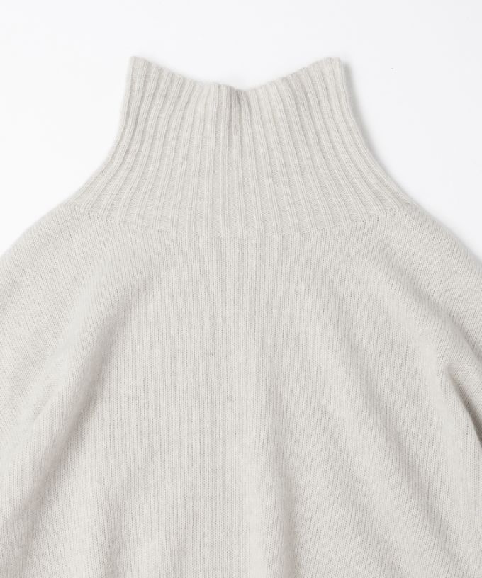 マセルトップ　大きなタートルネックのやわらかニット