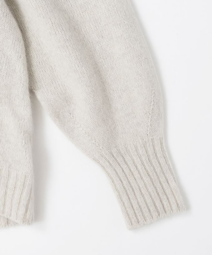 マセルトップ　大きなタートルネックのやわらかニット