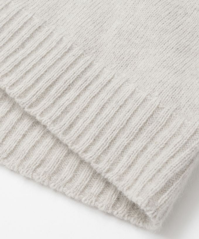 マセルトップ　大きなタートルネックのやわらかニット