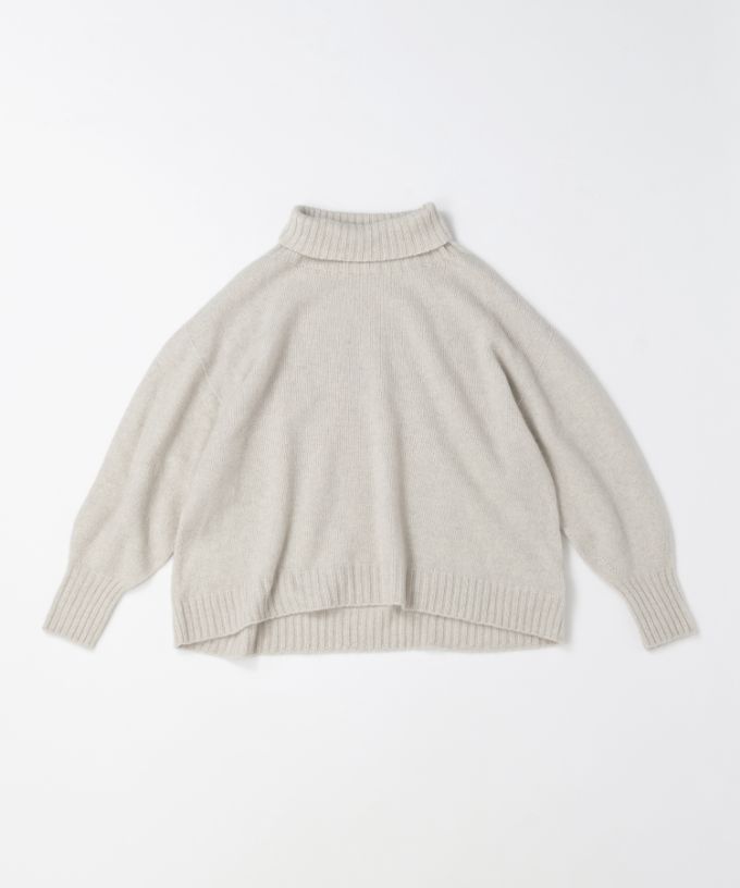 マセルトップ　大きなタートルネックのやわらかニット