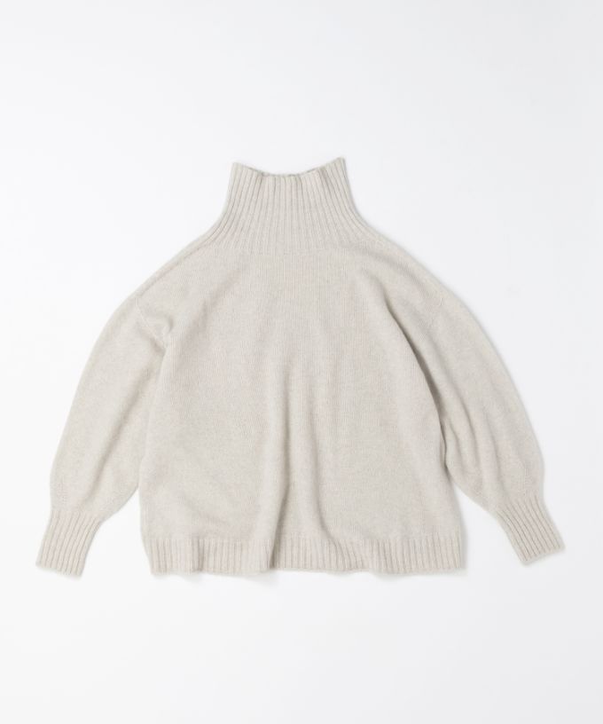 マセルトップ　大きなタートルネックのやわらかニット