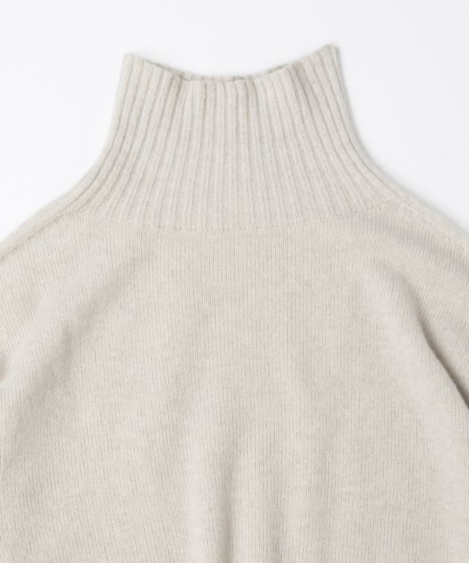 マセルトップ　大きなタートルネックのやわらかニット