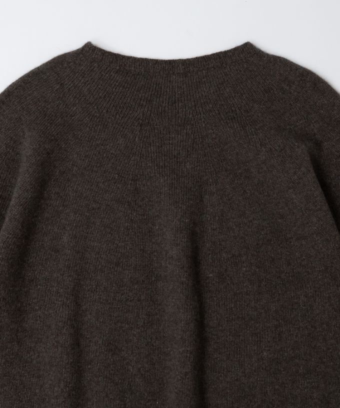 ノエラトップ　軽くあたたかなクルーネックニット