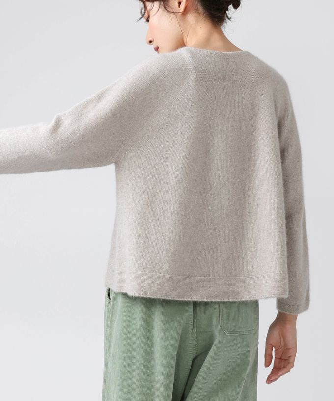 ノエラトップ　軽くあたたかなクルーネックニット