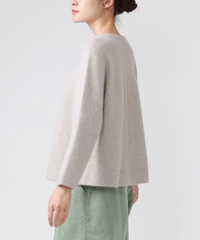 ノエラトップ　軽くあたたかなクルーネックニット