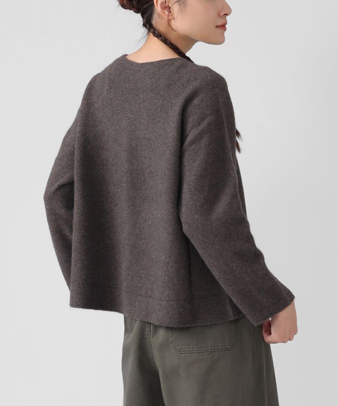 ノエラトップ　軽くあたたかなクルーネックニット