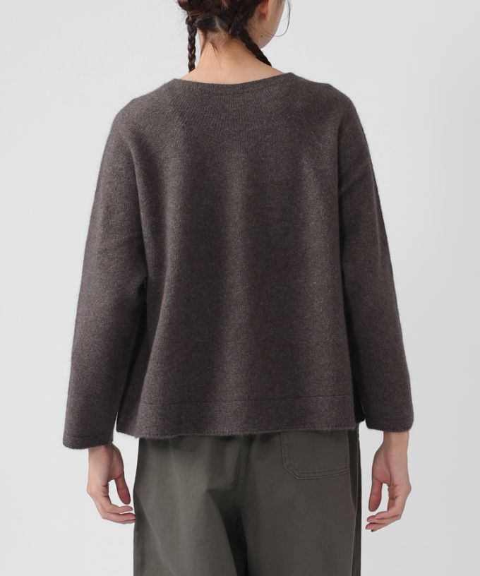 ノエラトップ　軽くあたたかなクルーネックニット