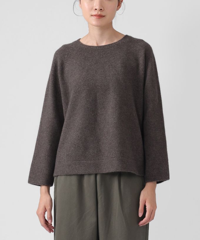 ノエラトップ　軽くあたたかなクルーネックニット