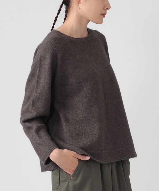 ノエラトップ　軽くあたたかなクルーネックニット