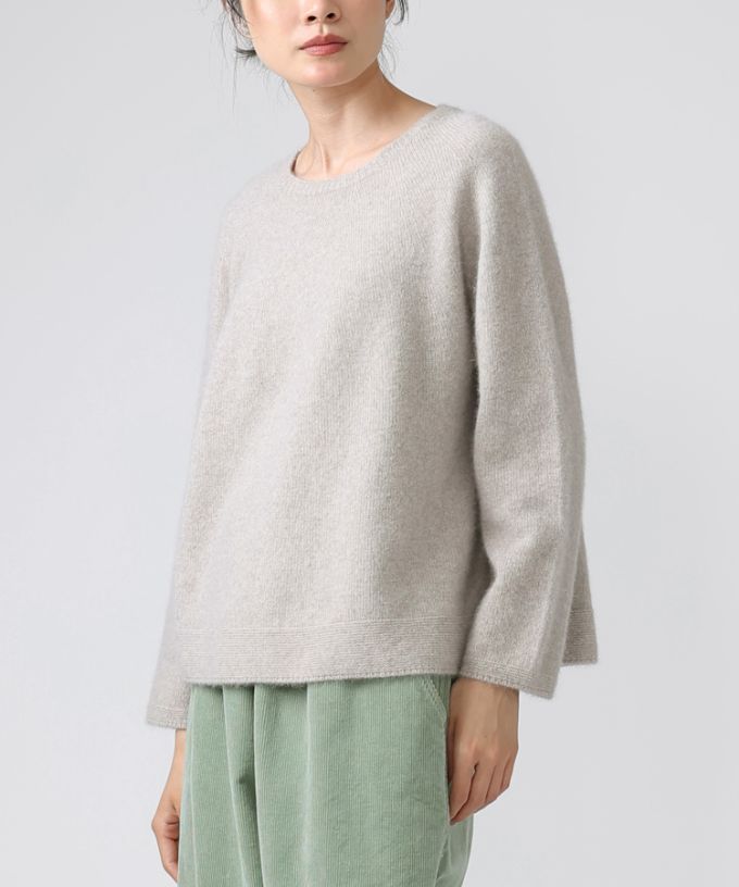 ノエラトップ　軽くあたたかなクルーネックニット