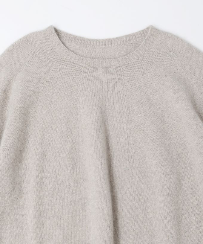 ノエラトップ　軽くあたたかなクルーネックニット