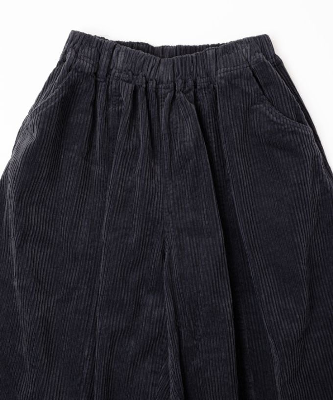 ラッカーパンツ・U　太コーデュロイのコクーンシルエットパンツ