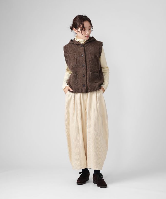 ラッカーパンツ・U　太コーデュロイのコクーンシルエットパンツ