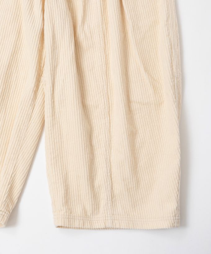 ラッカーパンツ・U　太コーデュロイのコクーンシルエットパンツ