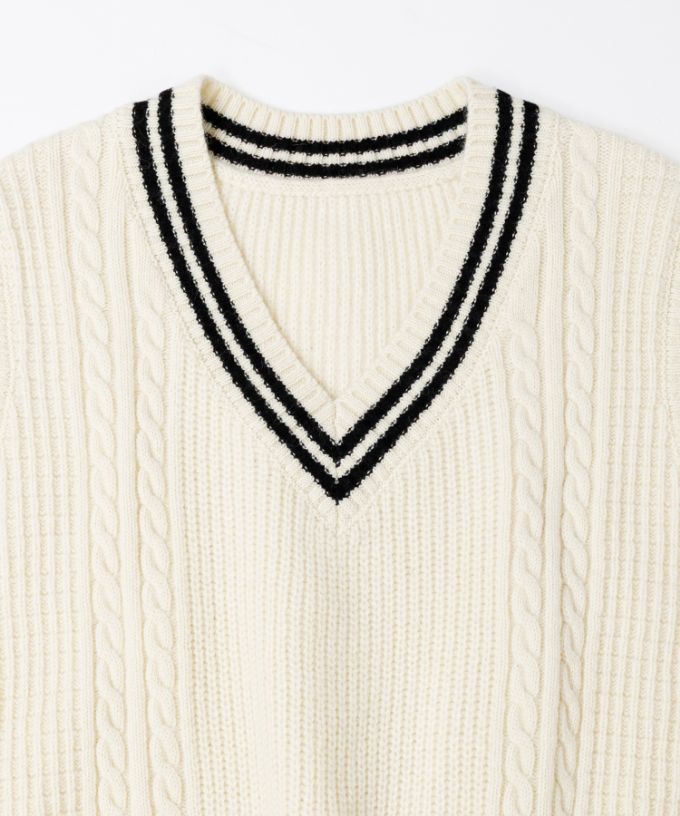 ジョエルベスト　ラインの入ったケーブルニットベスト