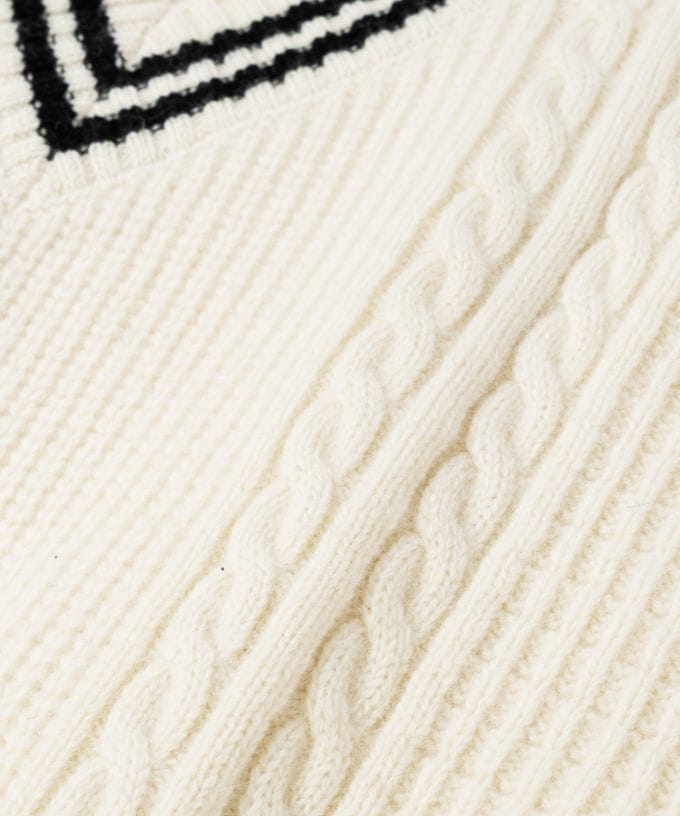 ジョエルベスト　ラインの入ったケーブルニットベスト