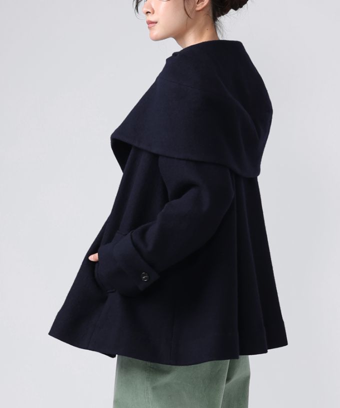 ジャンヌコート　圧縮ウール素材フード付きショートコート