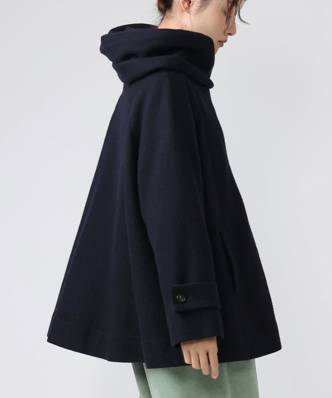 ジャンヌコート　圧縮ウール素材フード付きショートコート