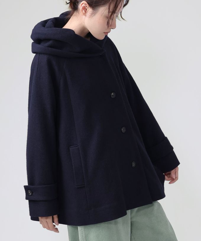 ジャンヌコート　圧縮ウール素材フード付きショートコート