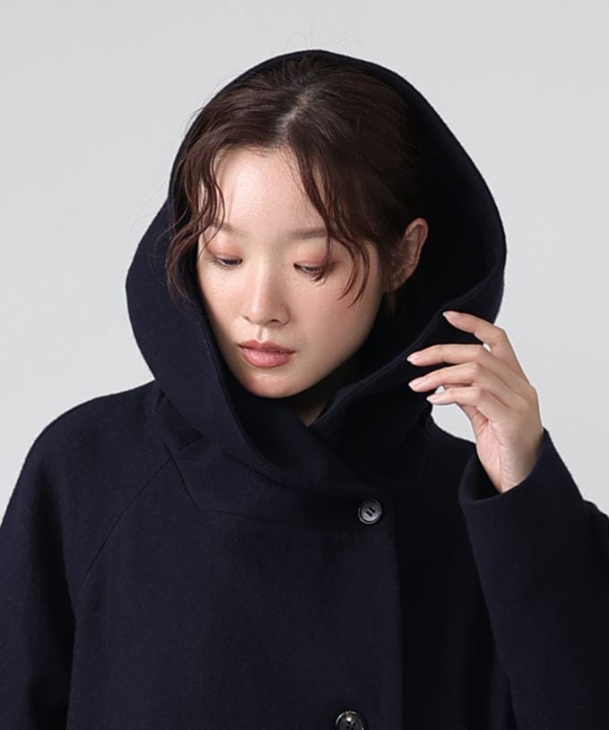 ジャンヌコート　圧縮ウール素材フード付きショートコート