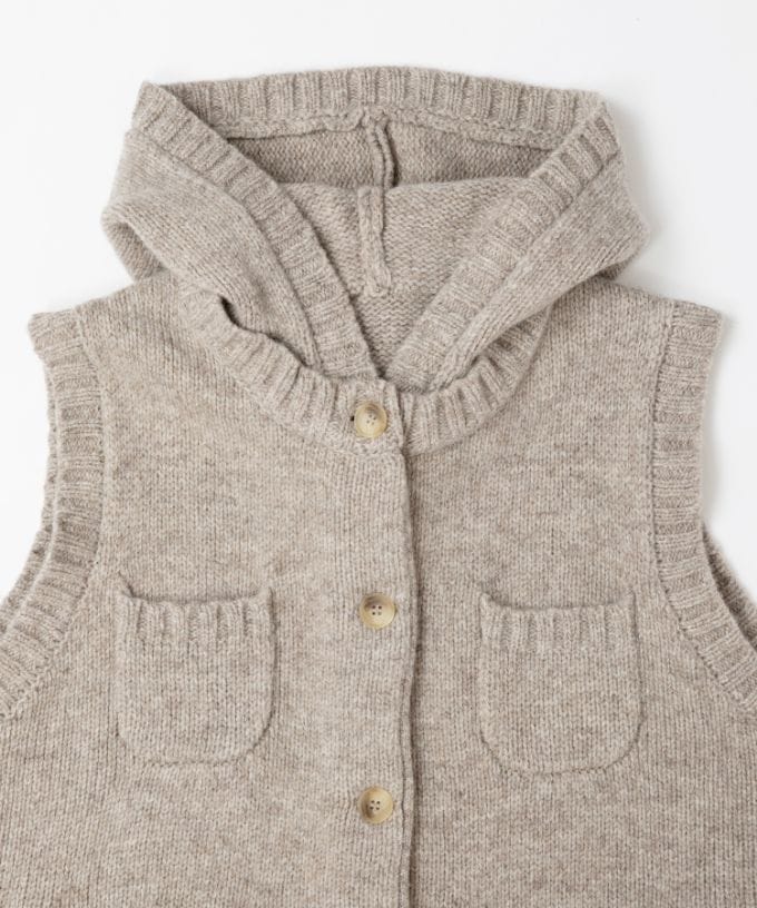 ポリーベスト　ノンミュールジングウールのフード付きベスト