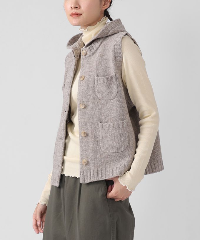 ポリーベスト　ノンミュールジングウールのフード付きベスト