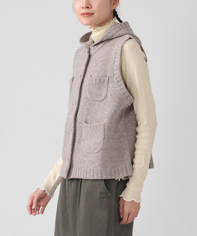 ポリーベスト　ノンミュールジングウールのフード付きベスト