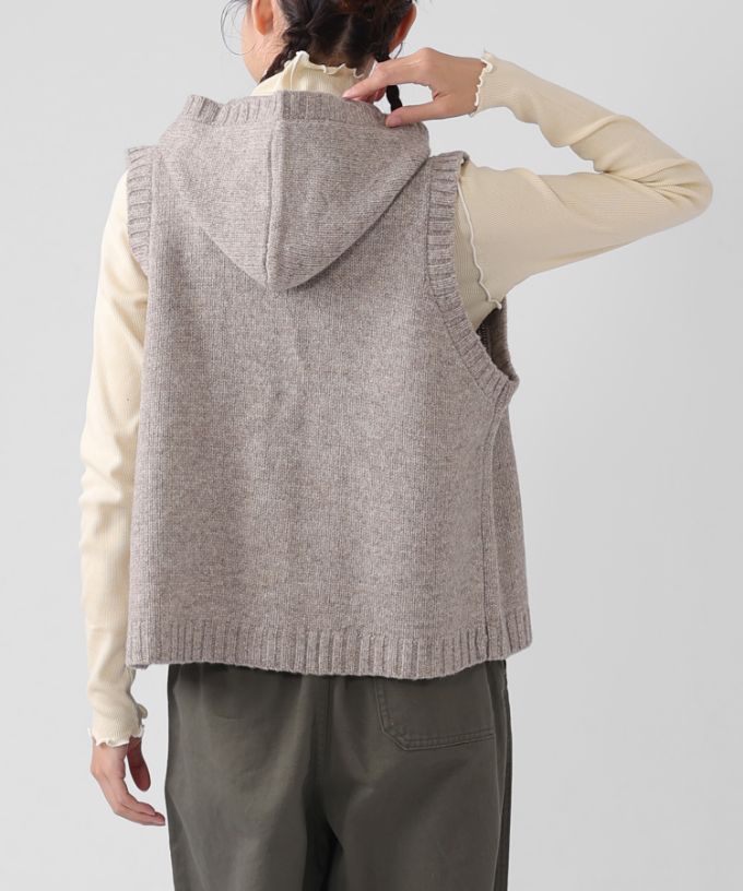 ポリーベスト　ノンミュールジングウールのフード付きベスト