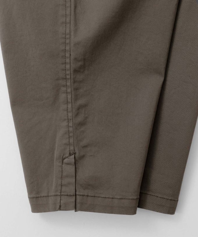 アノアパンツ・B　コットンストレッチの裾スリットパンツ　