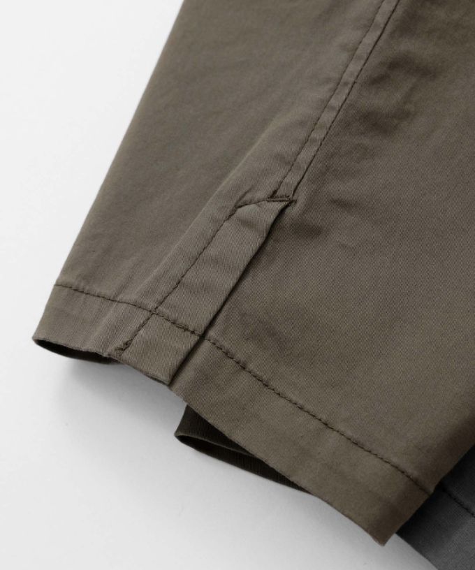 アノアパンツ・B　コットンストレッチの裾スリットパンツ　