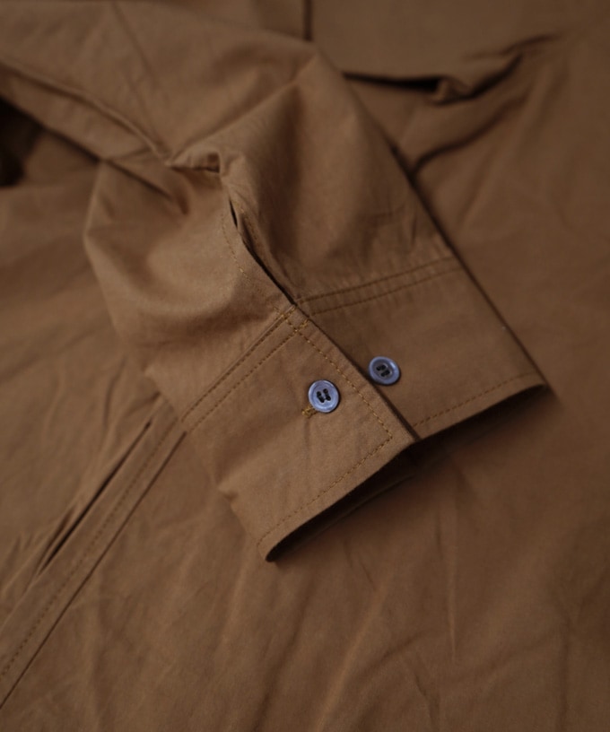 ピート・C [haddow] フロントタックのタイプライターコットンシャツ