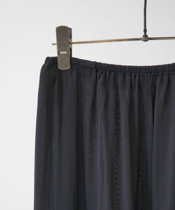 コナスカートロング　定番人気の裾プリーツのロングタイプのペチスカート