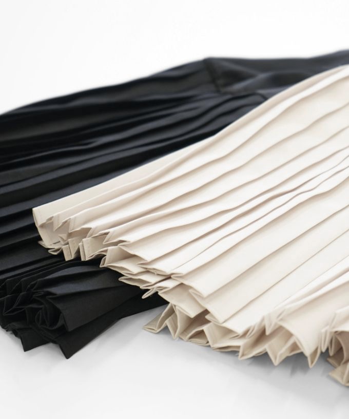 コナスカートロング　定番人気の裾プリーツのロングタイプのペチスカート