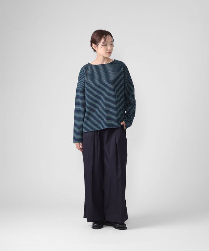 サマンサトップ・H　中厚ボーダー素材を使ったシンプルなトップス