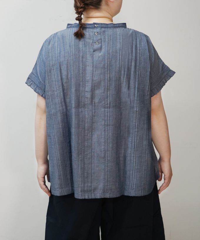 キュロトップB・4【プラスサイズ】ピンタックと手刺繍の立襟シャンブレートップス