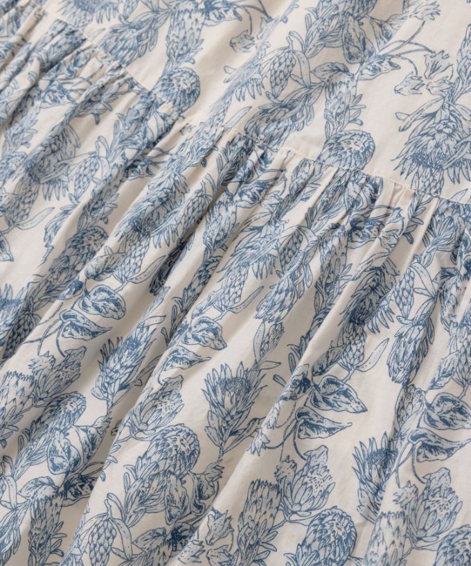 アイデンスカート・グレージュ　フラワープリントのピンタックスカート