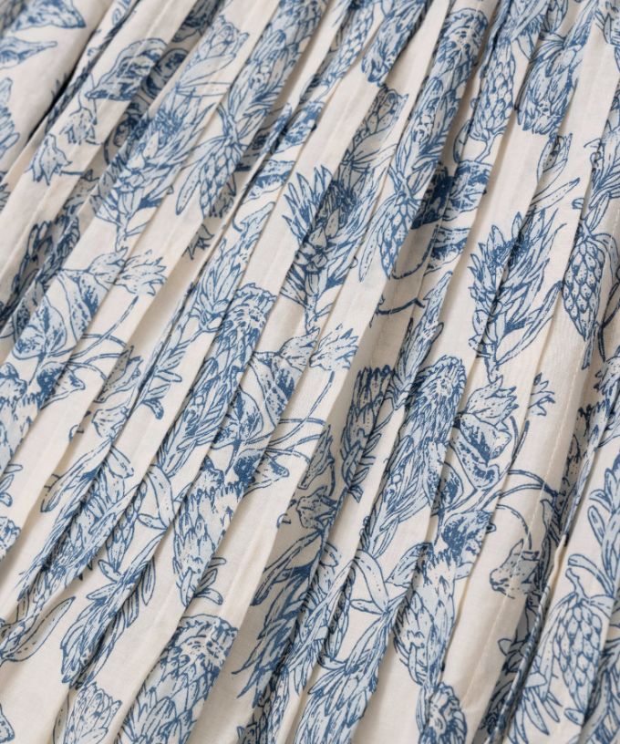 アイデンスカート・グレージュ　フラワープリントのピンタックスカート