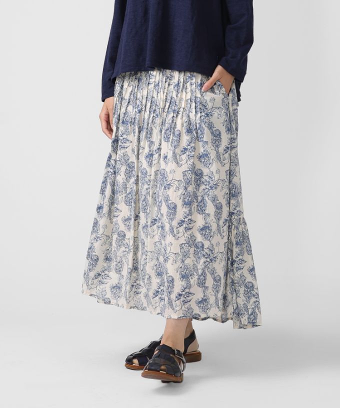 アイデンスカート・グレージュ　フラワープリントのピンタックスカート
