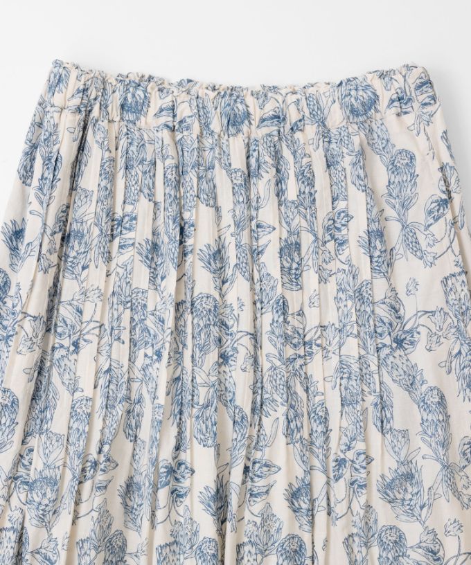 アイデンスカート・グレージュ　フラワープリントのピンタックスカート