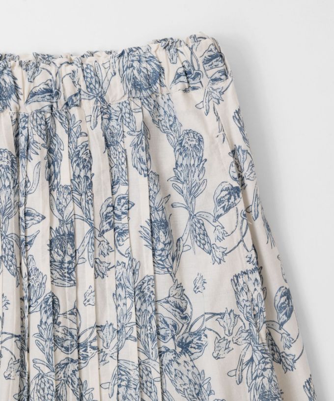 アイデンスカート・グレージュ　フラワープリントのピンタックスカート