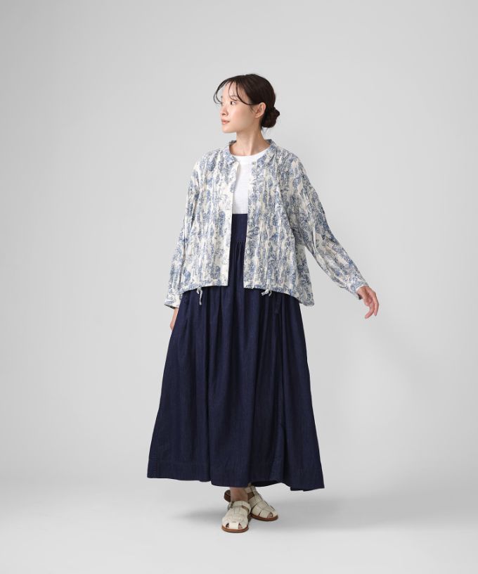 へインジャケット・グレージュ　フラワープリントのピンタックショートジャケット