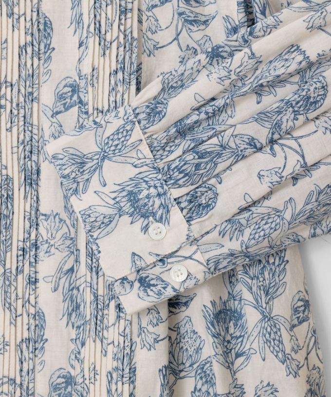 へインジャケット・グレージュ　フラワープリントのピンタックショートジャケット